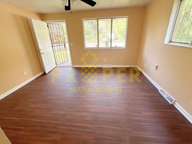 Building Photo - 2 bedrooms 1 bathroom house