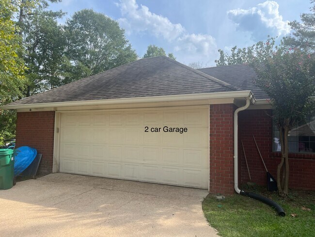 Building Photo - 170 Peachtree Dr