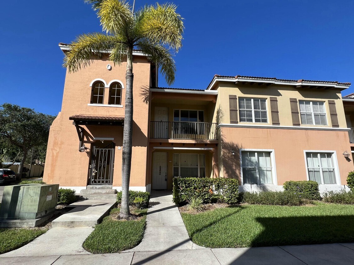 Foto principal - 3549 Forest Hill Blvd