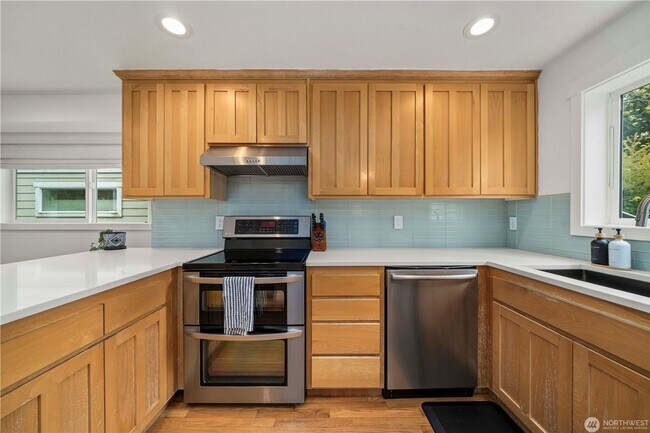 Building Photo - 2Bd/2.5Ba Seattle Townhouse
