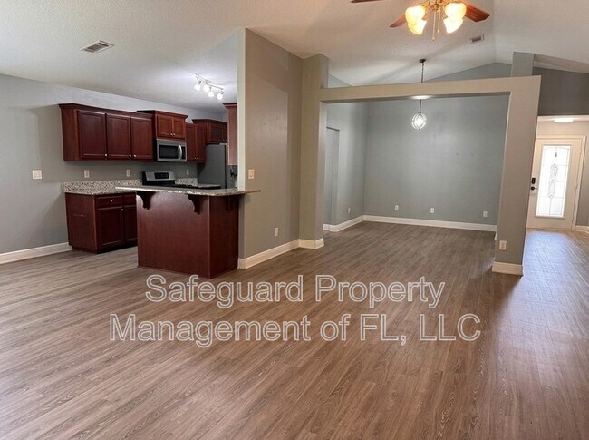 Foto del edificio - 9615 Laramie Dr