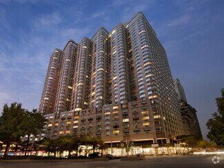 Building Photo - 30 W 63rd St