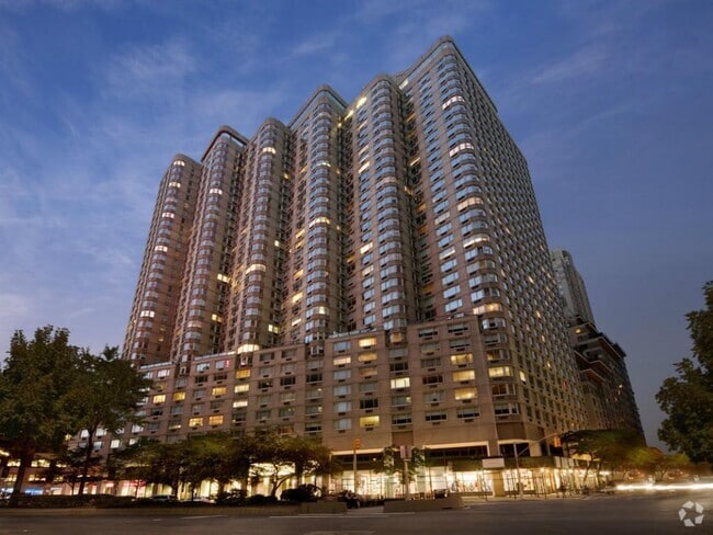 Building Photo - 30 W 63rd St