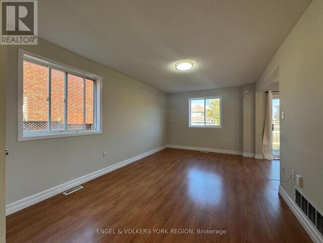 Building Photo - 120 Nathan Crescent