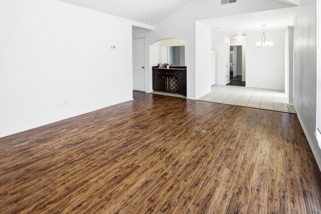 Foto del edificio - 3324 Green Ridge St