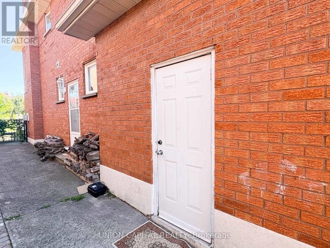 Building Photo - 300 Belview Ave