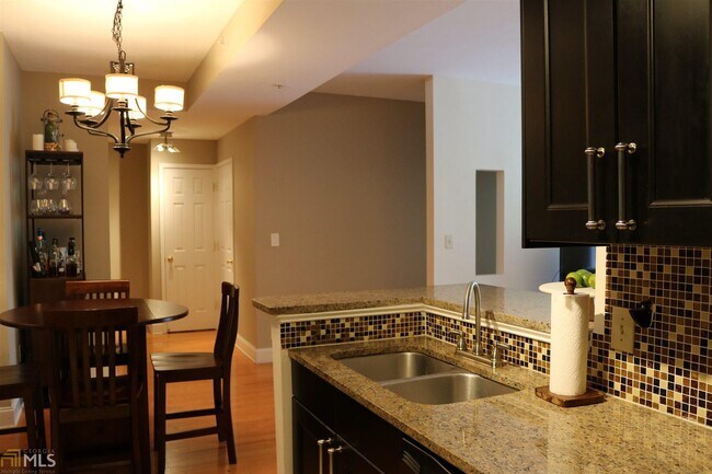 Foto del edificio - 1074 Peachtree Walk NE