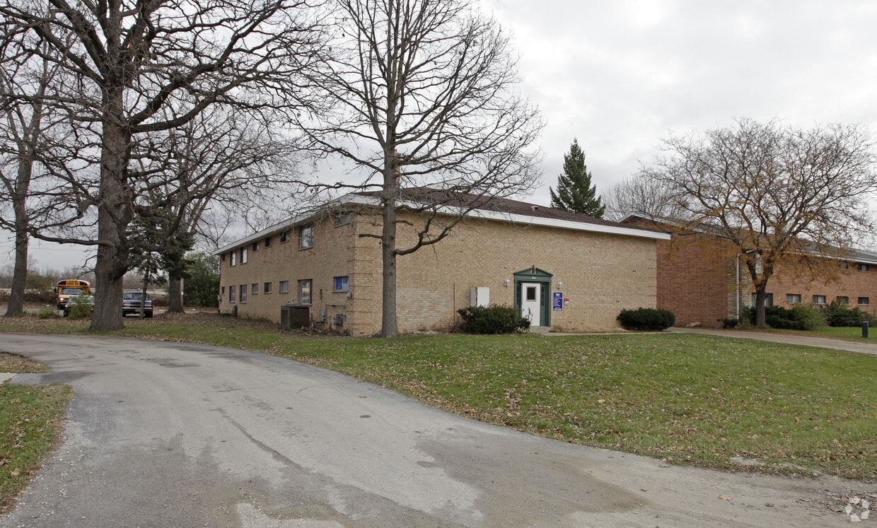 Primary Photo - 9900 W Fond du Lac Ave