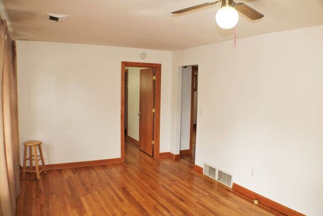 Building Photo - $1,200 | 2 Bedroom, 1 Bathroom Duplex | No...