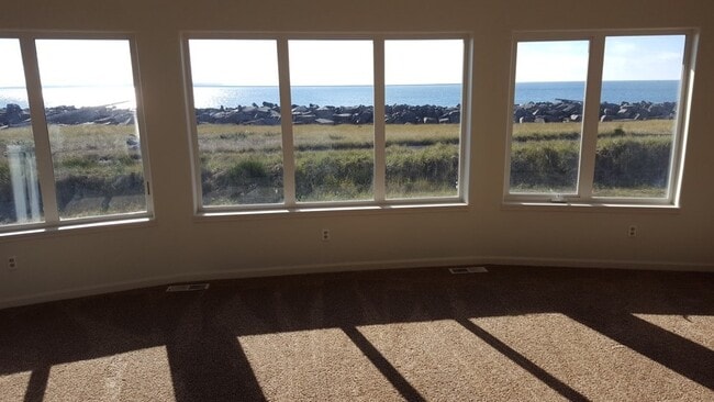 Building Photo - 1467 E Ocean Shores Blvd SW