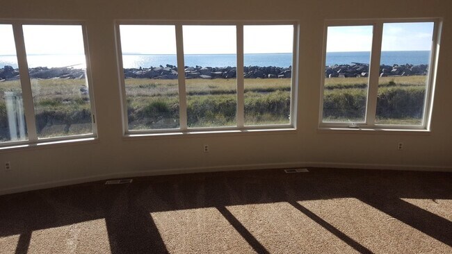 Foto del edificio - 1467 E Ocean Shores Blvd SW