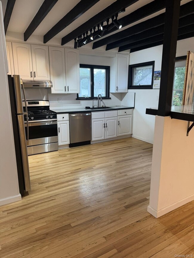 Building Photo - 19 7th St