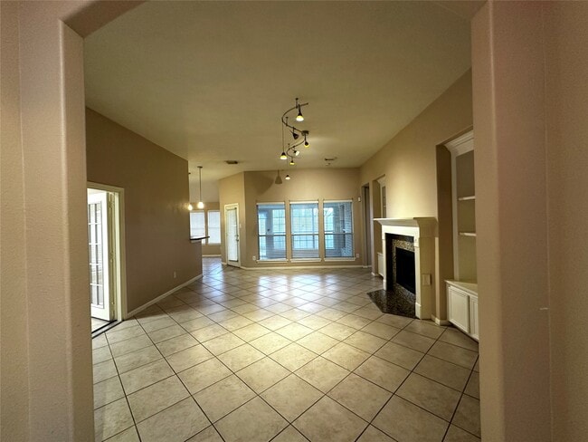 Building Photo - 1115 Courtside Dr E