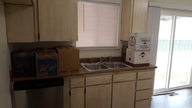 Kitchen Sink - 1512 N Edmonds Dr