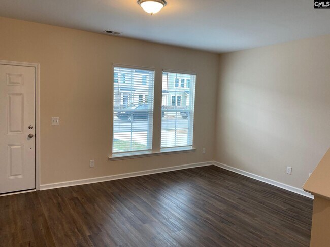 Foto del edificio - 421 Sharptail Dr