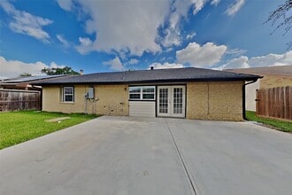Building Photo - 16911 Cairngale St
