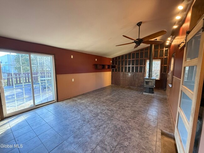 Building Photo - 152 E State St