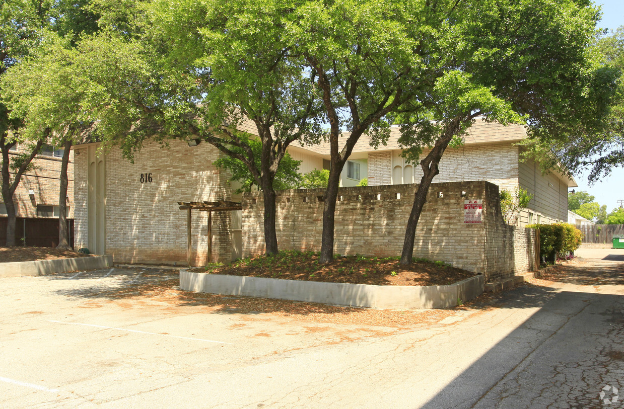 Building Photo - Atrium Apartments