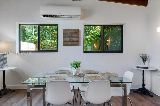 Building Photo - 11534 NE 13th Ave