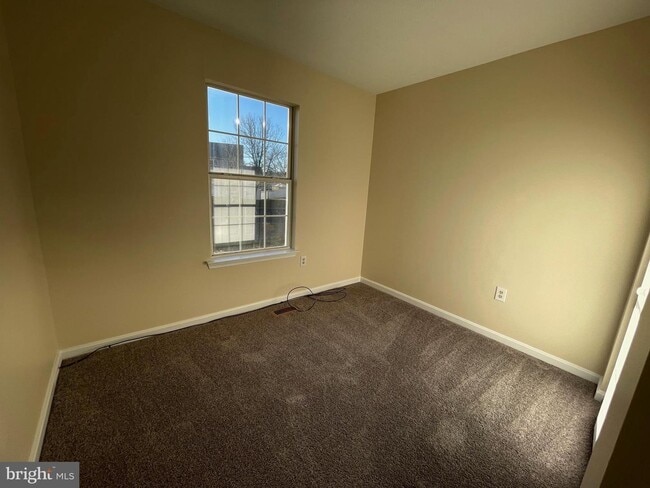 Building Photo - 45277 Keyport Ct