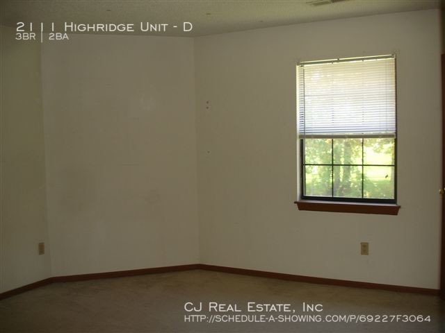 Foto del edificio - 2111 Highridge Dr