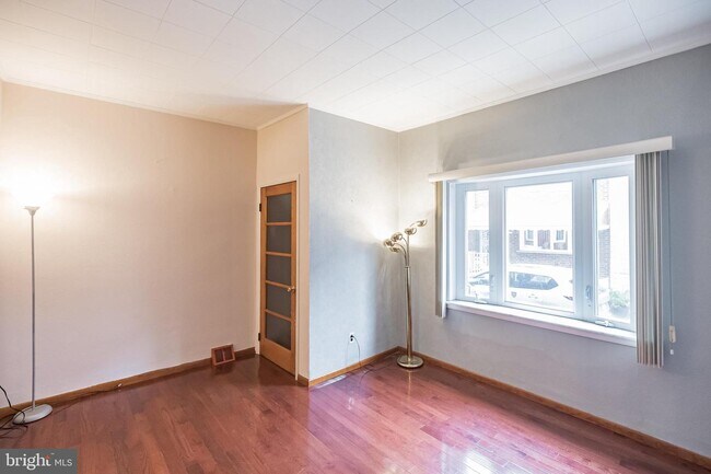 Building Photo - 2438 S Rosewood St