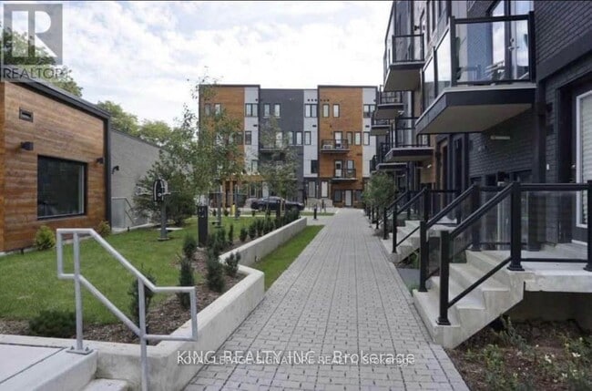 Photo du bâtiment - 400 The East Mall