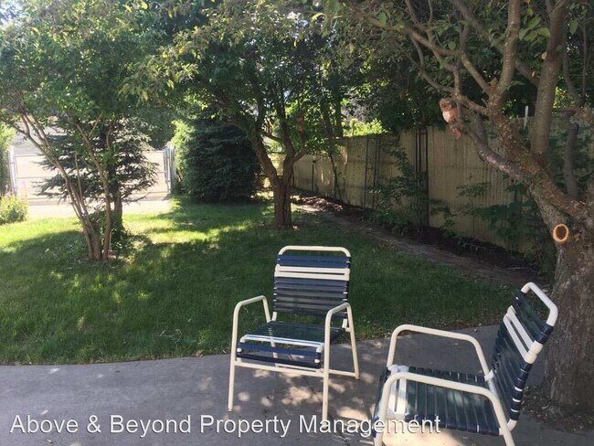 Building Photo - 3 br, 2 bath House - 220 S 8th