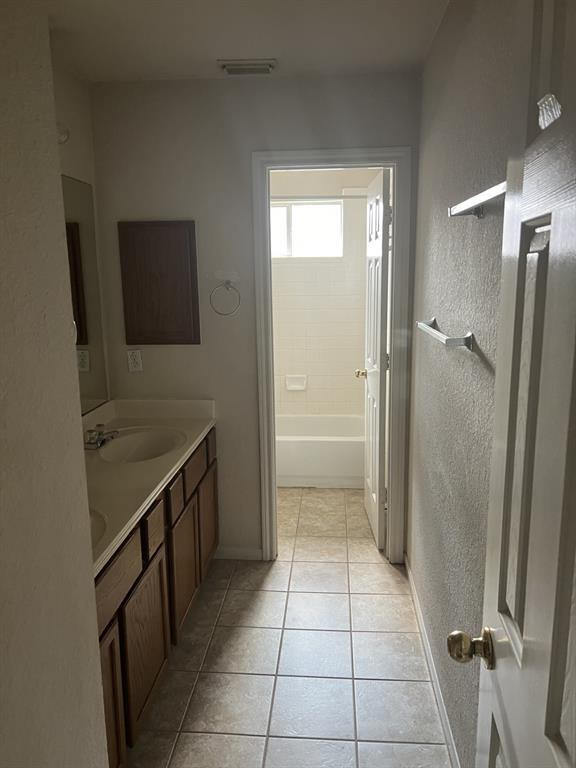 Building Photo - 13433 Hidden Valley Dr