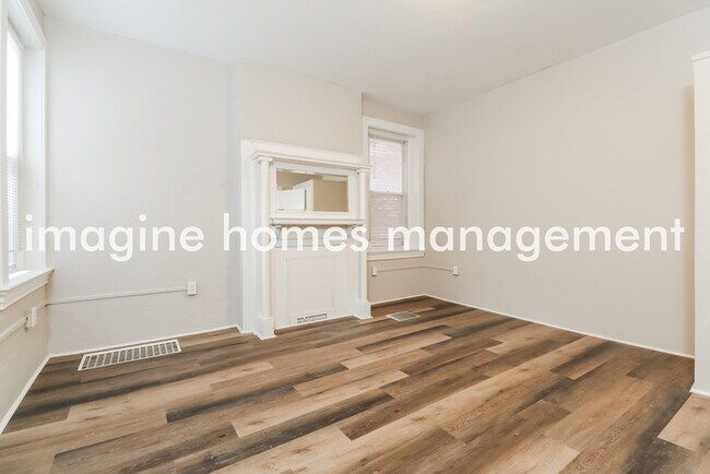 Building Photo - 825 N Sheridan Ave