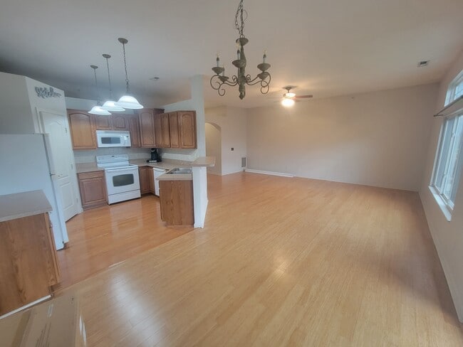 Building Photo - 664 Rivers Breeze Dr