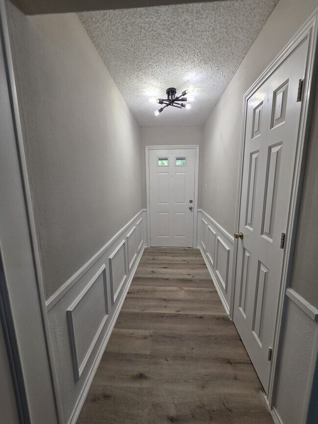 Foto del edificio - Charming and move-in ready! 3 Bedroom hous...