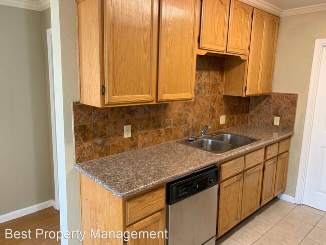 Foto del edificio - 3 br, 2 bath House - 1207 G Street