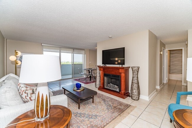 Building Photo - 7039 San Pedro Ave