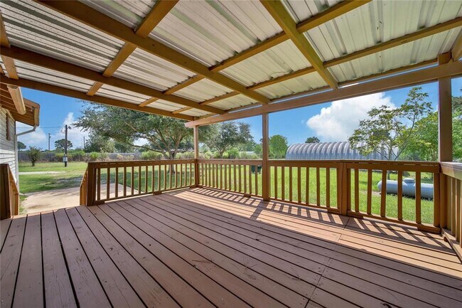 Building Photo - 35839 Skyview Rd
