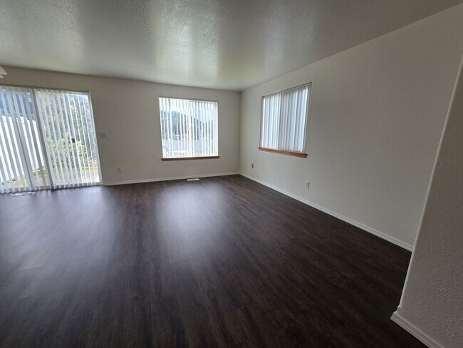 Foto del edificio - 394 Maylea Pl