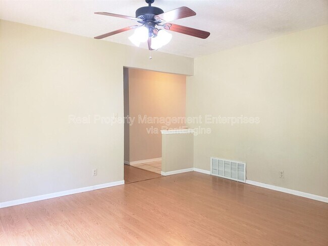 Foto del edificio - 1325 E Brooks St