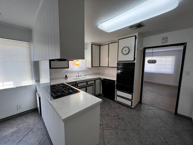 Foto del edificio - 3424 W Nicolet St
