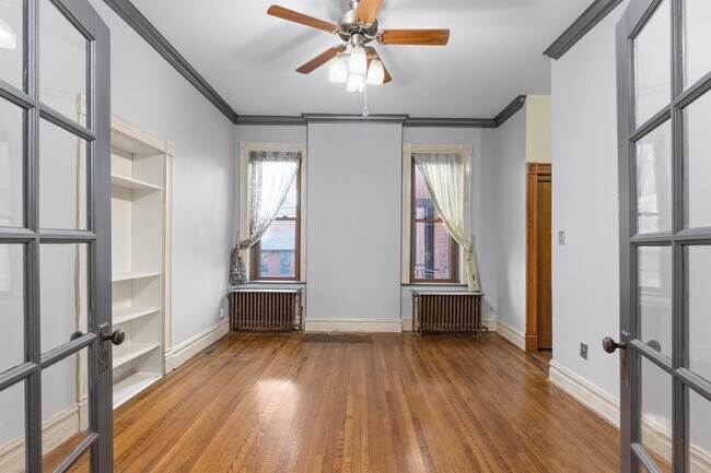 Building Photo - 3884 Arsenal St