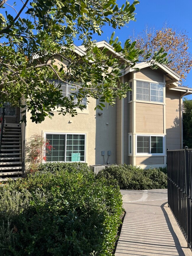 Building Photo - 3545 Grove St