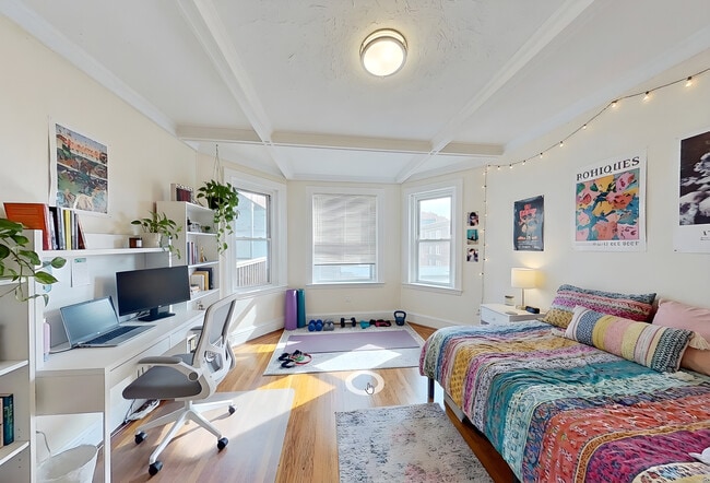 Building Photo - 73 Thatcher St