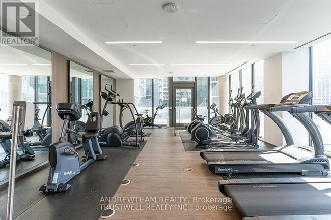 Building Photo - 77 Shuter St