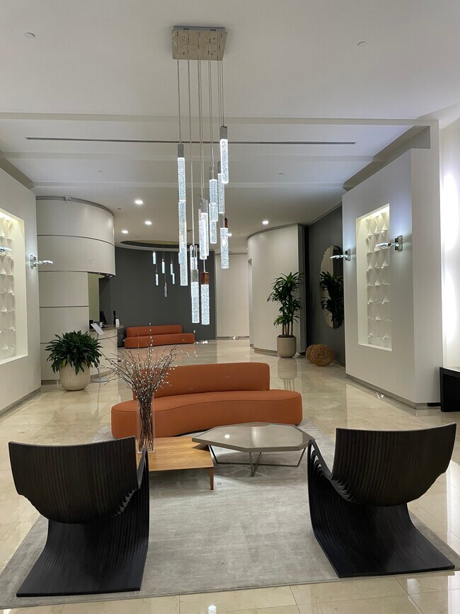 Foto del edificio - 9066 SW 73rd Ct