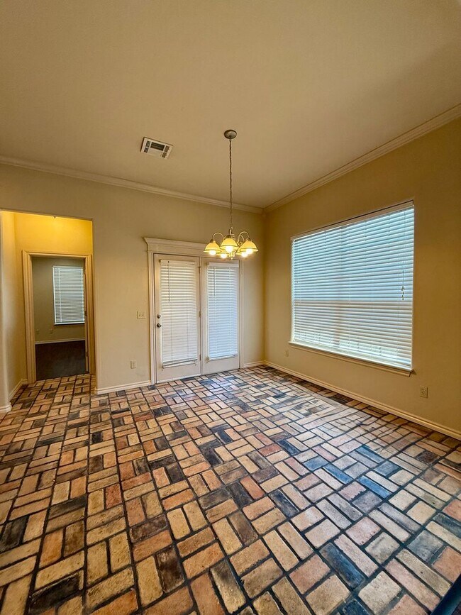 Foto del edificio - Beautiful Home in Moore - 3 Bed, 2 Bath, P...