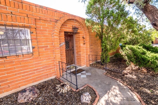 Building Photo - Large Corner Lot Santé Fe Home, Over 1650 ...