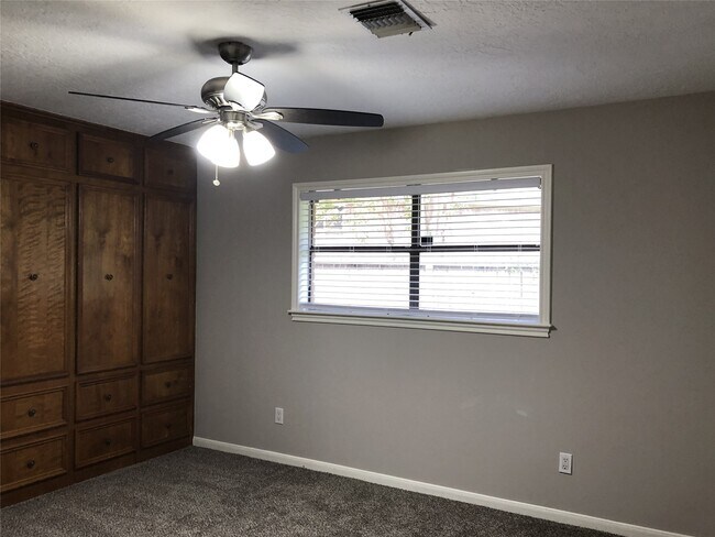 Foto del edificio - 3414 Wooddale Ln
