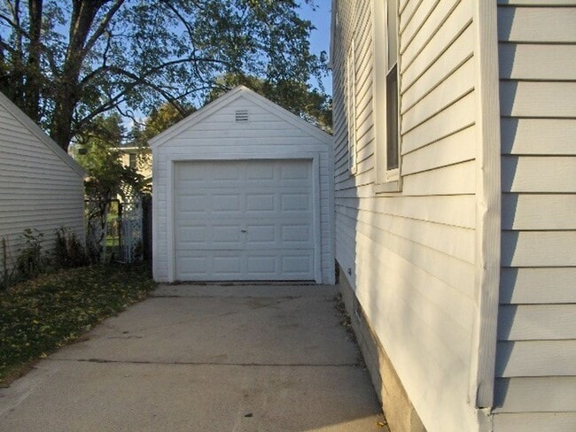 Building Photo - 1723 Harold St