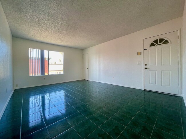 Foto del edificio - 2 Bedroom 1 Bathroom Condo in San Diego, c...