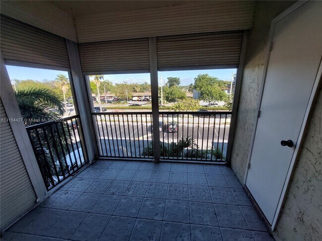 Building Photo - 257 S Cypress Rd