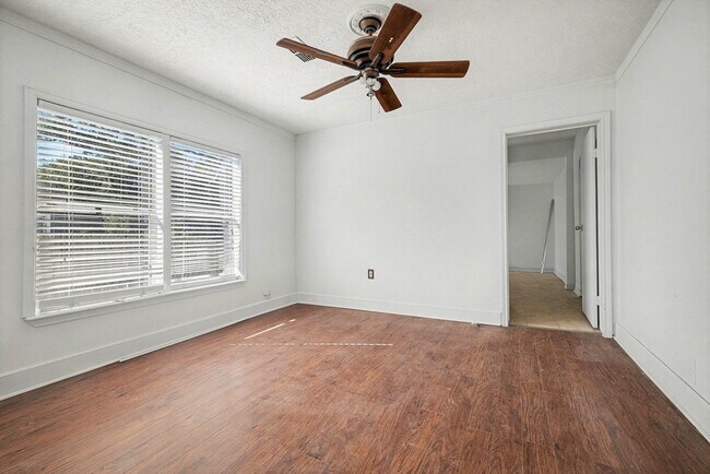 Foto del edificio - 12215 Myrtle Ave
